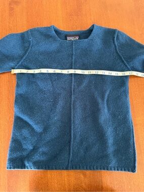 Women’s Patagonia 100% Wool Fitted Sweater
